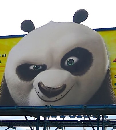 Cartel corpóreo con diseño personalizado y acabado en volumen para una identidad visual destacada cara de un oso panda.